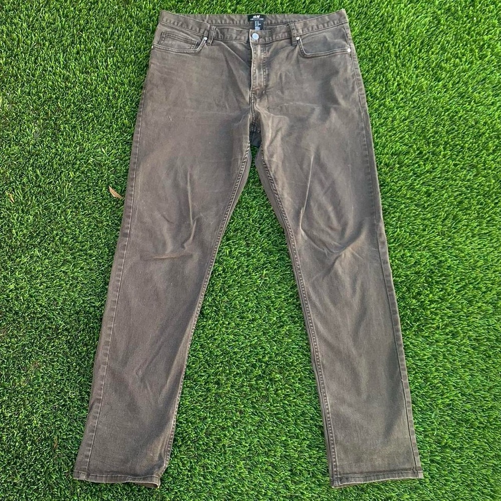 Men’s brown gray jeans